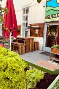 Bierheuriger Gangl Schanigarten Eingang Location Wo Feiern Cropped