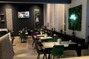 Hotline 5 Smashburger WO FEIERN 1050 Wien 4