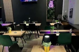 Hotline 5 Smashburger WO FEIERN 1050 Wien 7