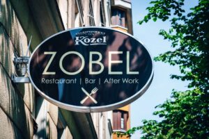 Restaurant Zobel_Wo Feiern_Aussenansicht_Logo