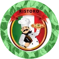 Ein kreisförmiges Logo mit einem lächelnden Koch, der eine Pizza in der Hand hält und eine weiße Mütze und einen weißen Mantel trägt, in den Farben der italienischen Flagge. Das Wort RISTORO erscheint auf einem roten Band darüber, mit grünem, belaubtem Hintergrund.