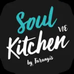 Logo mit dem Text Soul VIE Kitchen von Farangis in blauen und weißen kursiven Buchstaben auf schwarzem Hintergrund.