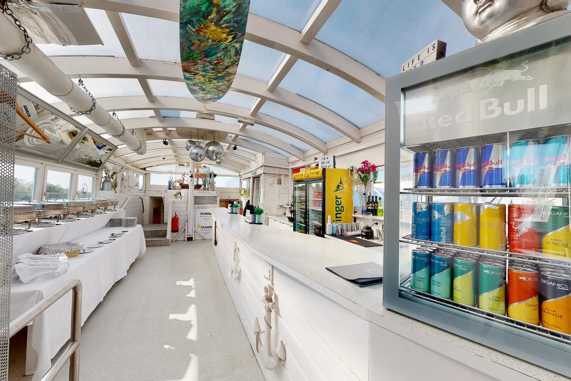 Vienna-City-Beach-Club-Wo-Feiern-White Pearl_Bar2