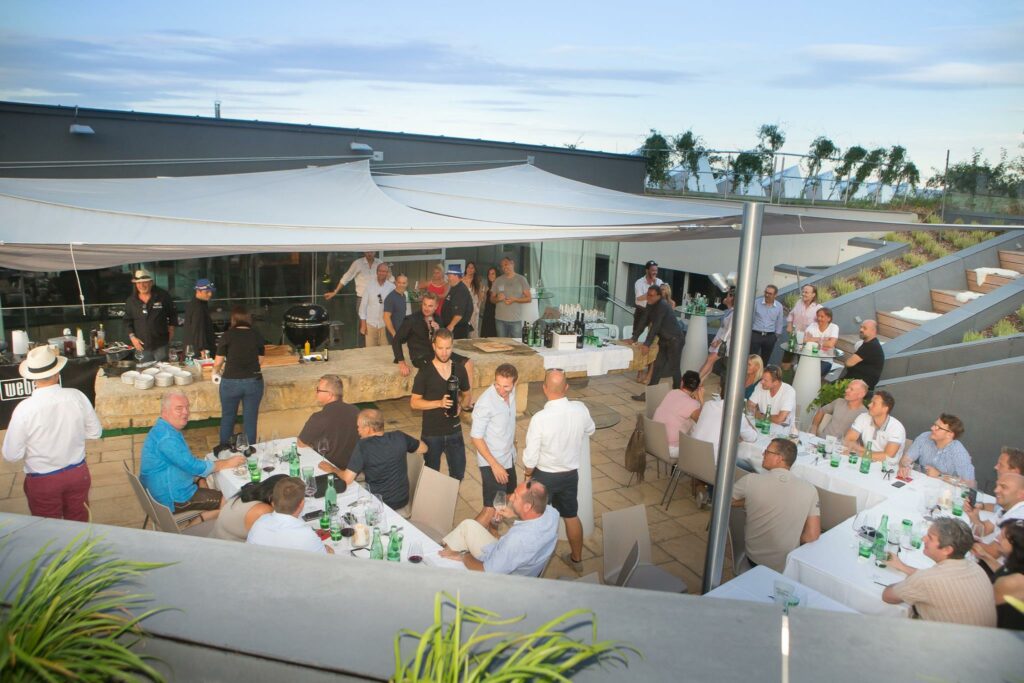 Weingut-Leo-Hillinger Terrasse2