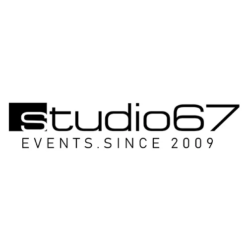 Logo für Studio 67 mit dem Text studio67 in einer modernen Schriftart und EVENTS. SINCE 2009 in kleineren Buchstaben darunter geschrieben. Das Wort Studio steht auf einem schwarzen rechteckigen Hintergrund.